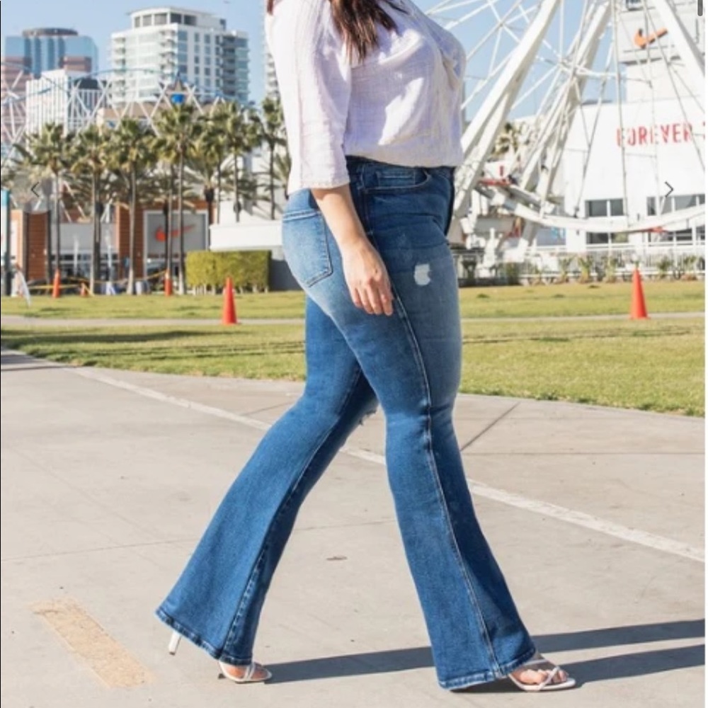 NEW❤️ very cute high waist plus size denim flares